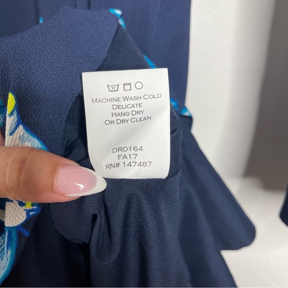 Draper James Blue Magnolia Mockingbird Bell Sleeve
Ruffle A-Line Dress Size 4 - Picture 16 of 16